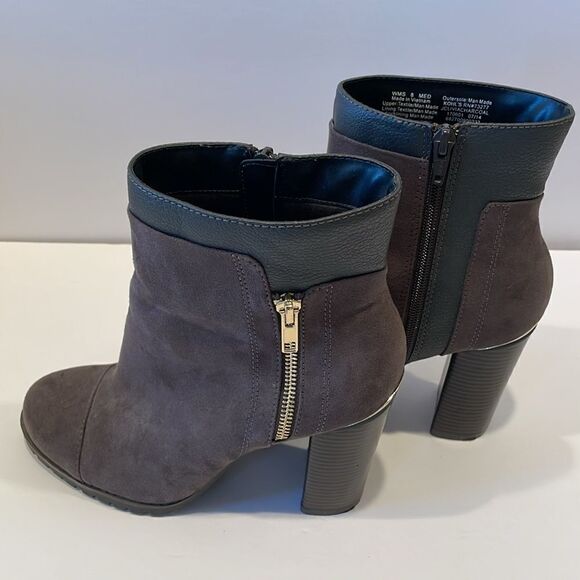 Juicy couture heeled boots in a size 8 medium with approximately a 4 inch heel - Picture 3 of 8